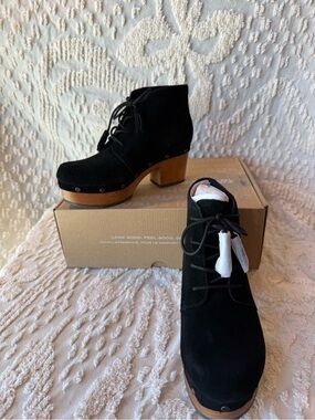 Dr. Scholl's Black Suede Lace-Up Platform Ankle Boots with Wood-Tone Heel #722